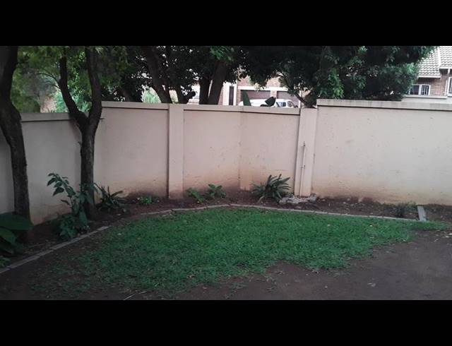 2 BEDROOM TOWNHOUSE FOR SALE IN AMBERFIELD GLEN